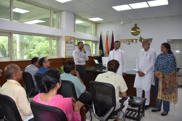 MP Naveen Jindal took a meeting of officials of various departments at the Deputy Commissioner's office located in the Mini Secretariat.