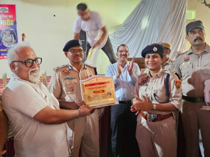 Hisar division's A.D.G.P honored Dr. Suresh Mehta in the drug free program