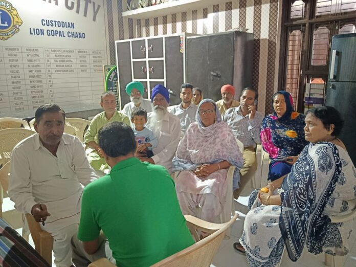 100 patients were treated on the third day of the camp organized for joint and knee pain