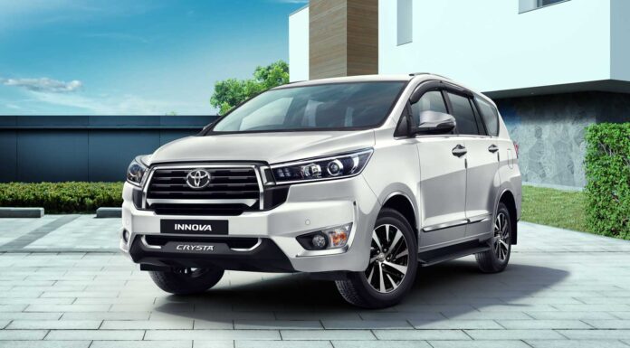 Toyota Innova: हाइब्रिड इंजन वाली एसयूवी ने जीता सभी का दिल, जानें फीचर्स