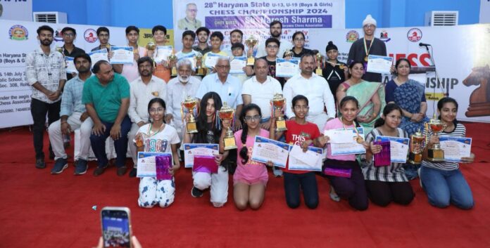 Haryana State Level Chess Championship : गुरुग्राम के खिलाड़ियों का रहा हरियाणा शतरंज चैंपियनशिप में दबदबा