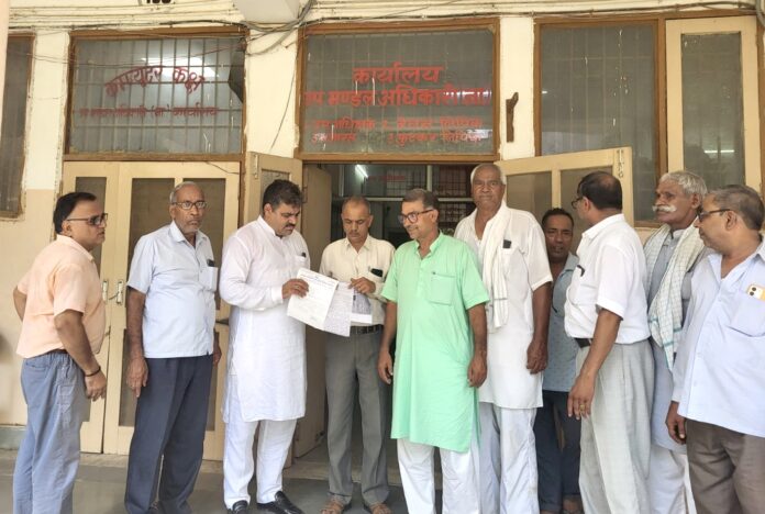 Depot holders submitted a memorandum to the Chief Minister regarding irregularities in ration being done by the department.