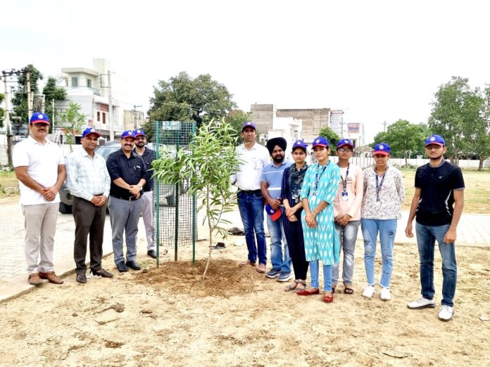 200 volunteers of RPS College Balana planted saplings in Devi Lal Park and college campus, a message of greenery.