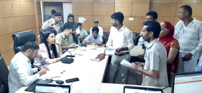 Complaints of 81 citizens heard in Samadhan camps