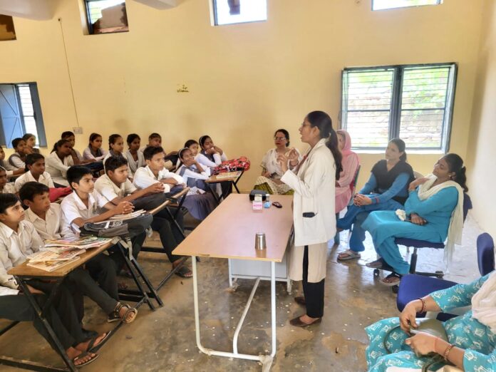 The health department team made the students aware about prevention from diseases