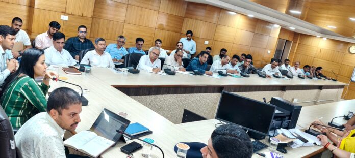 DC Monica Gupta took a meeting of officials regarding flood arrangements.