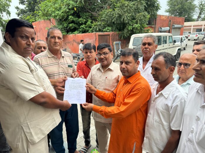 Hindu Sangharsh Samiti handed over a memorandum to SDM in the name of Chief Minister