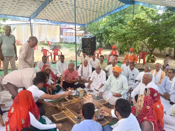 On the demise of Master Ratanlal, his family members organized a Shanti Yagna