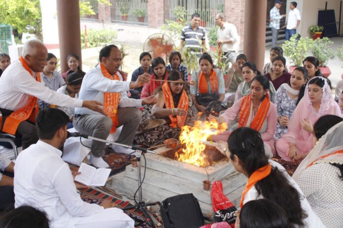 new session started with chanting of mantras in Arya Mahavidyalaya