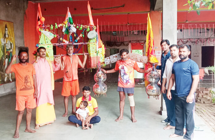 Shiva devotee Vicky Bhole reached Loharu with 101 liters of Ganga water Kalash Kavad from Har Ki Pauri