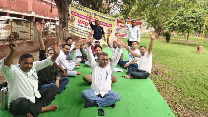 Strike of NHM and AIDS control workers continues