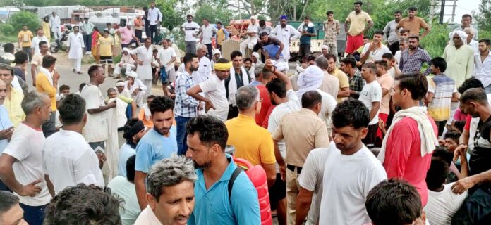 Five villages blocked the national highway demanding canal water