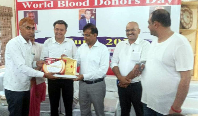 State awardee professor Shyam Sundar Sangwan is inspiring the youth to donate blood