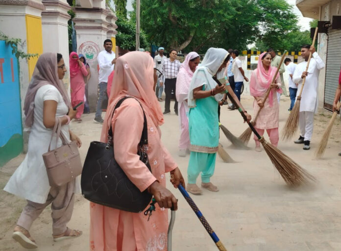 Villagers were made aware by running cleanliness campaign in Sohasda