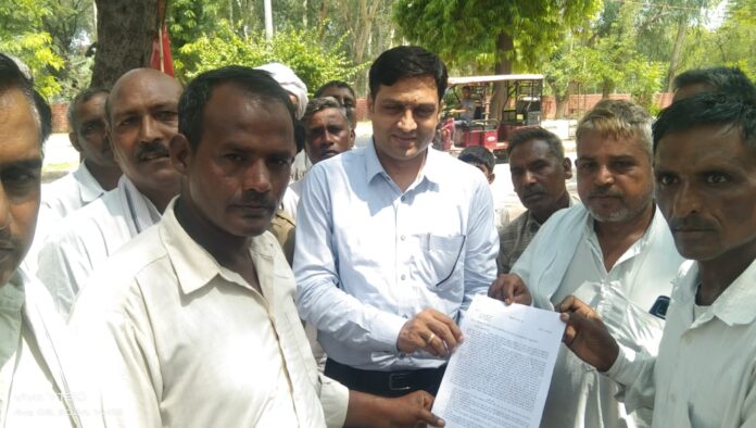 Rural sanitation workers staged a sit-in protest and submitted a memorandum to the government