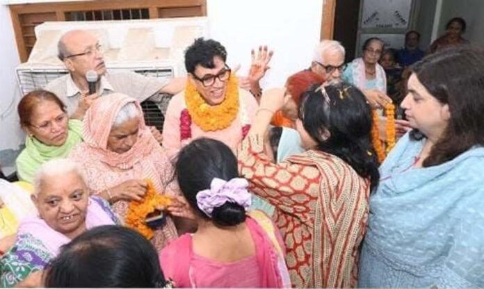 Bodhraj Sikri was given a grand welcome at Chaar Aath Marla