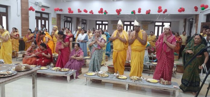 Kalyan Mandir Mahamandal Vidhan is being conducted in Jain temple through devotional music