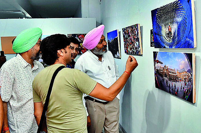 फोटोग्राफी में जिंदगी के कीमती पलों को कैद कर उन्हें सदियों तक संजोने की क्षमता : चीमा