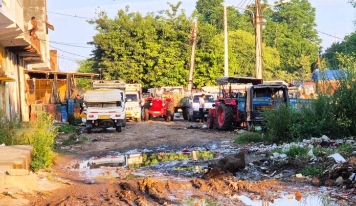 The issue of temporarily running Tawadu vegetable market is gaining momentum in the area.