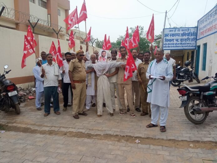 Rural watchmen burnt the effigy of the Chief Minister