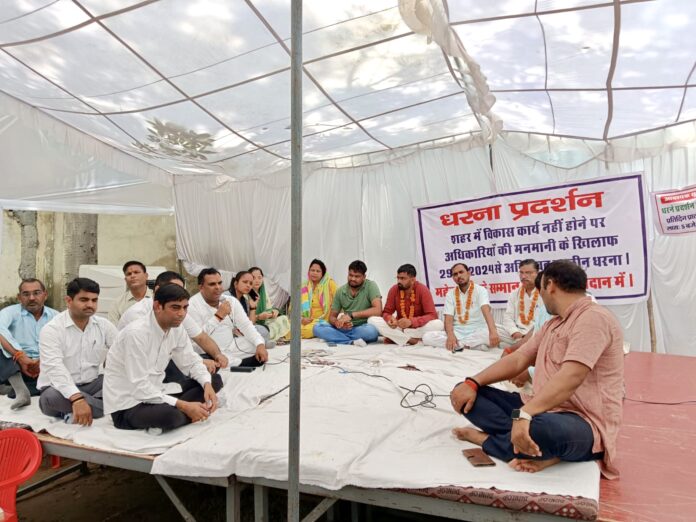 Councillors' sit-in protest continues for the fifth day