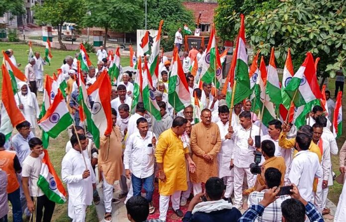 Tricolor Yatra taken out under the leadership of former MLA Shashi Ranjan Parmar