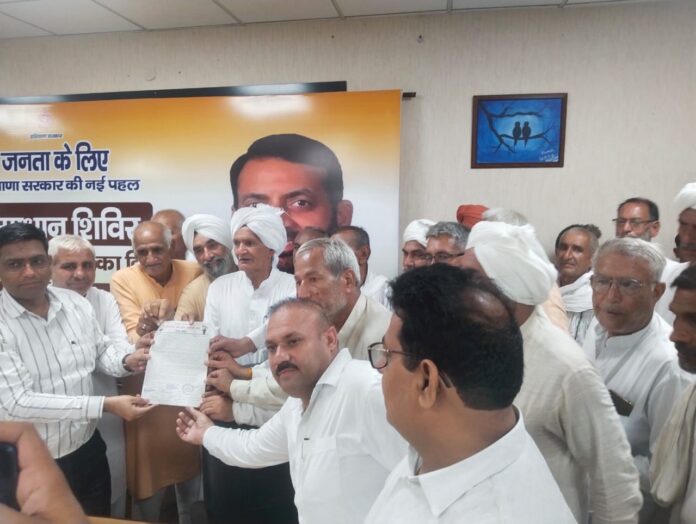 Khap Chaudharis submitted a memorandum to DC