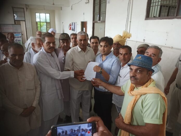 Khap representatives submitted memorandum to DC to investigate Vinesh Phogat case.