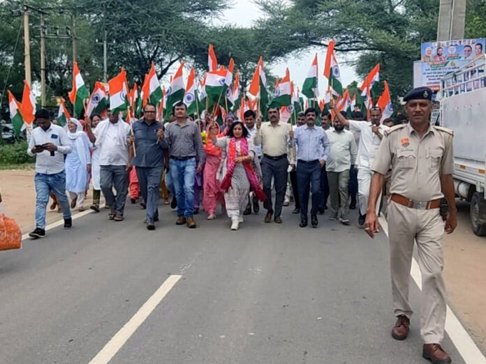 District Council Chairman Mandeep Dalawas, District President Kiran Kalkal flagged off the Tiranga Yatra and pledged to strengthen the nation.