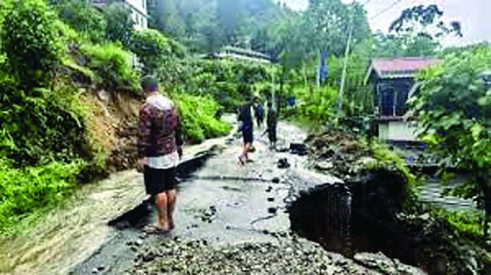 भारी बारिश के अलर्ट के बीच प्रदेश में भूस्खलन, एक की मौत