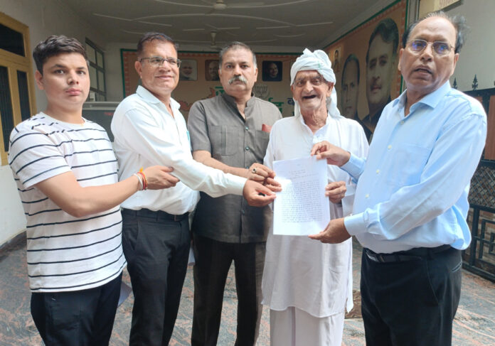 Memorandum submitted to PWD Minister to repair the roads of Farrukhnagar