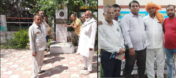 On the occasion of Netaji Subhash Chand Bose's 79th death anniversary, floral tributes were paid to his oil painting.