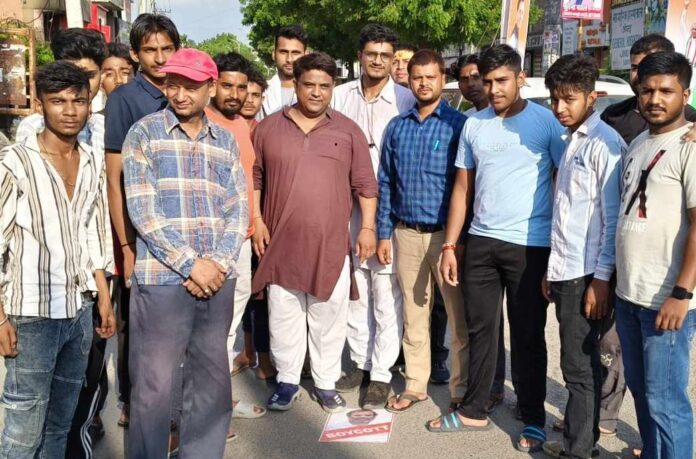 Workers upset after making anti-Hindu statements