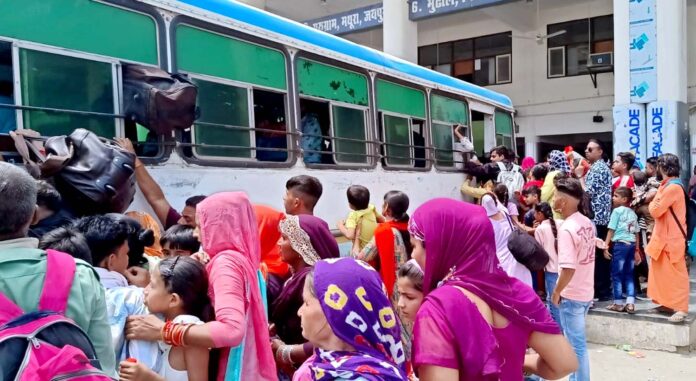 Private buses ran due to the strictness of the administration, there was fighting throughout the day