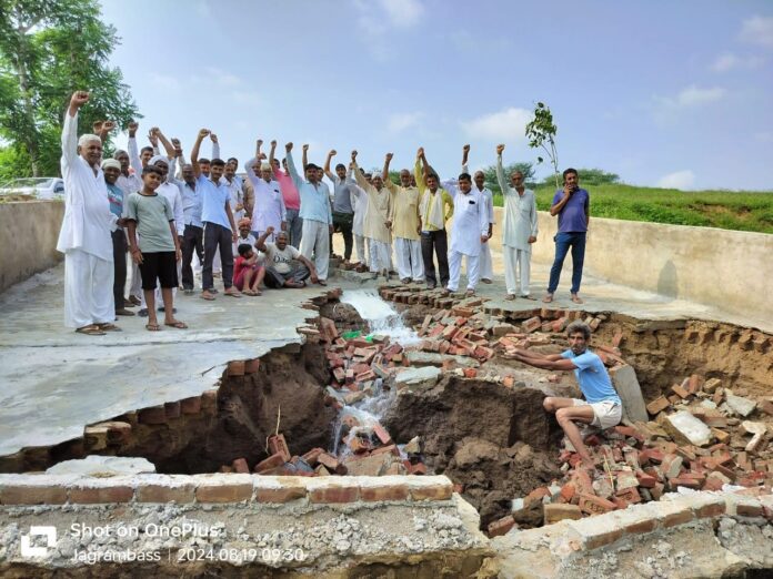 The ramp collapsed as soon as water came for the first time, villagers accused of corruption