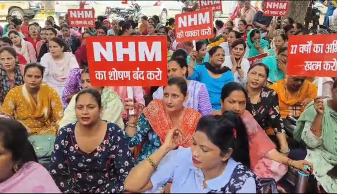 NHM workers' strike continues for the 15th day, 6 employees sit on hunger strike