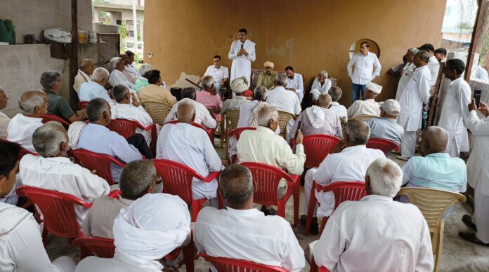 Former minister Jaswant Singh Bawal was felicitated by inviting him to Budauli village