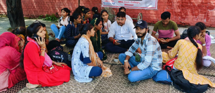 NSUI's hunger strike in front of CBLU continued for the second day