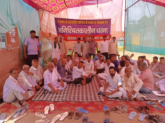 The villagers' protest continued for the sixth day demanding the construction of a college