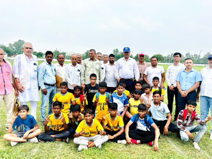 Players of Kharkadi Jhawari shine in district level school sports competition