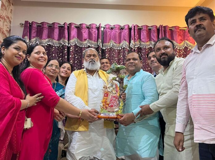 Former Home Minister Anil Vij reached Dr. Gajendra Gupta's house