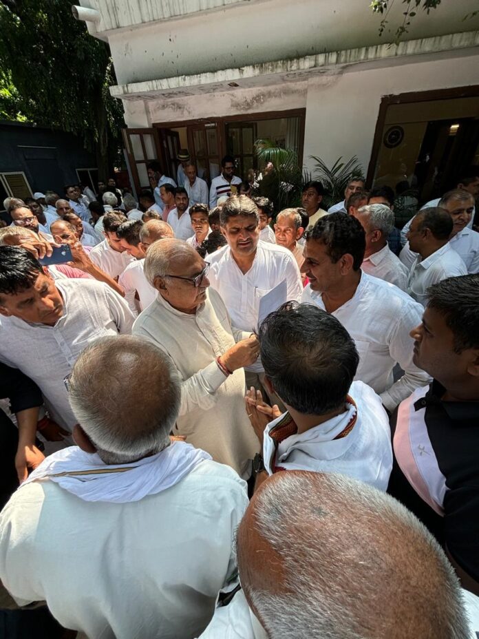 Social organizations, Congress workers met former CM Hooda