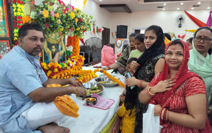 Devotees made wishes by swinging Kanha