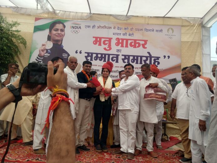 Ceremony organized in honor of Olympic medalist Manu Bhakar, AAP district president honored