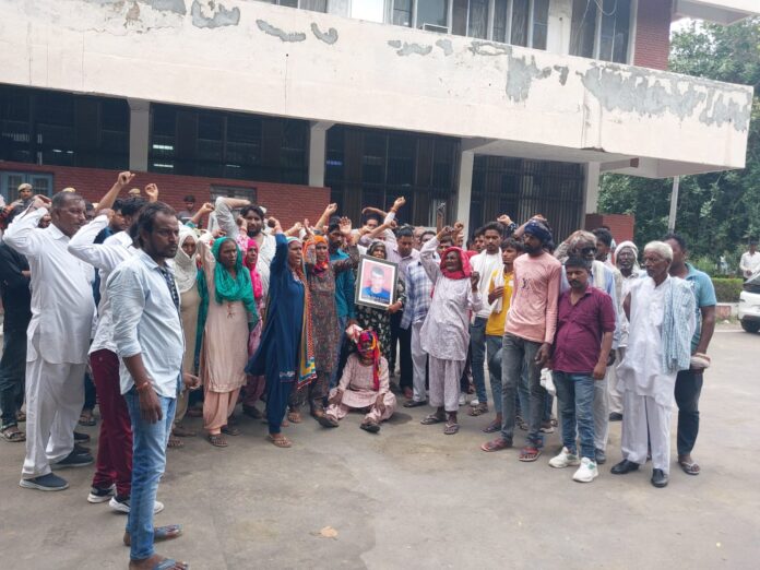 The villagers of Ritoli demonstrated at the SP office