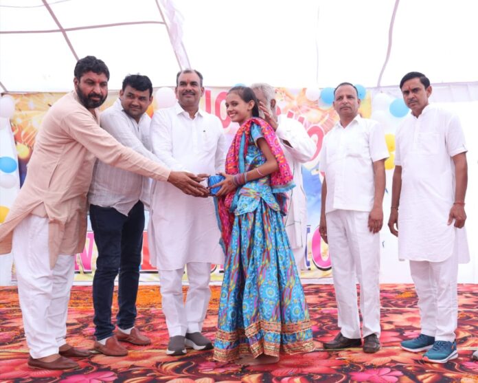 Students danced on patriotism in the annual function of Indian Public School.