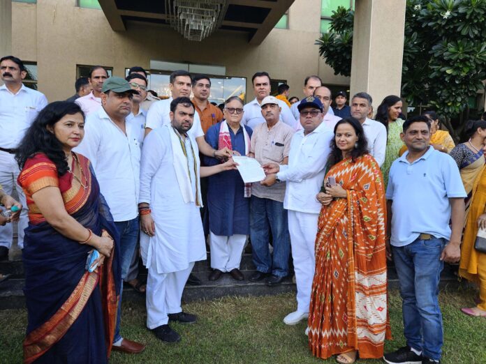 Private School Welfare Association submitted memorandum to Captain Ajay Yadav and MLA Chiranjeev Rao