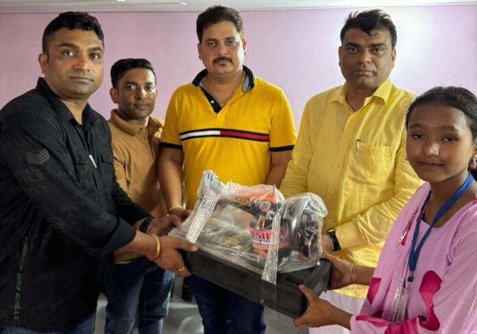 Panipat News Sewing machine distribution program organized by Vivekananda Social Child Welfare Society