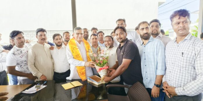 Employees expressed gratitude to Agriculture Minister Kanwar Pal for providing service security guarantee