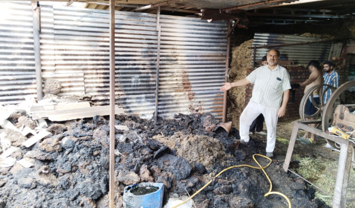 Due to fire in cattle dairy in Baban, dairy operator suffers loss of lakhs of rupees